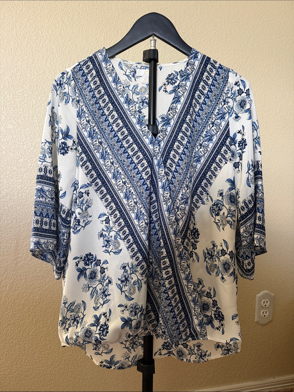 Women's Blue and White Floral V-Neck Top